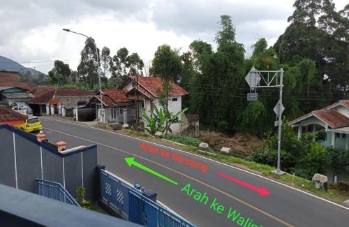 Rancabali House | Penginapan atau Kontrakan Rumah Ciwidey 1 Ruangan 2 Kasur Dewasa Kamar Mandi Dapur Dalam Sewa Harian Mingguan Bulanan Tahunan Boleh