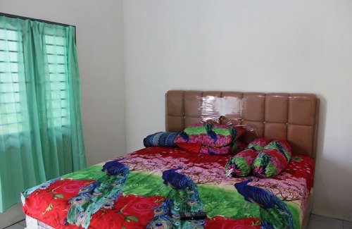 Medan House | Penginapan Transit Tomato