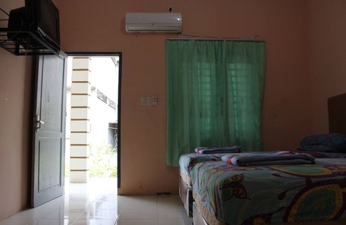 Medan House | Penginapan Transit Tomato