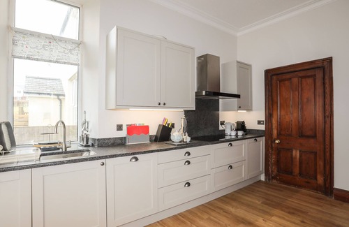 Criccieth Cottage | PENGOLWG, pet friendly, with open fire in Criccieth