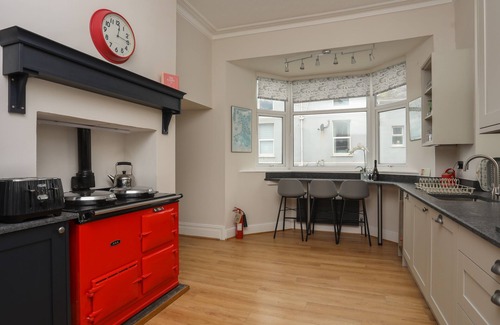 Criccieth Cottage | PENGOLWG, pet friendly, with open fire in Criccieth