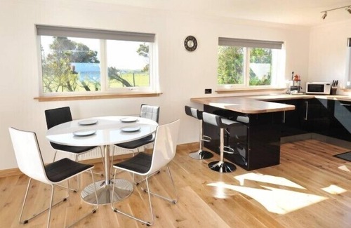 Isle of Lewis Cottage | PENINSULA COTTAGE, family friendly, with a garden in Stornoway