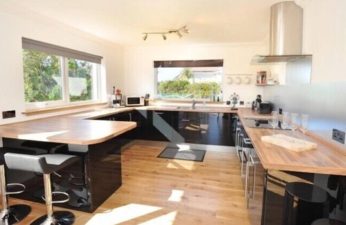Isle of Lewis Cottage | PENINSULA COTTAGE, family friendly, with a garden in Stornoway