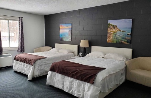 Wiarton Hotel | Peninsula Motel