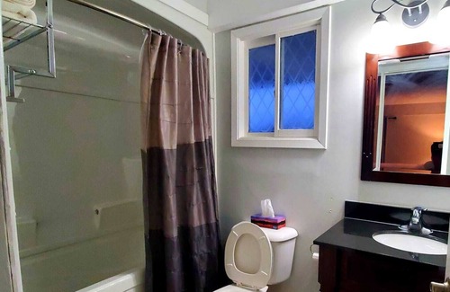 Wiarton Hotel | Peninsula Motel