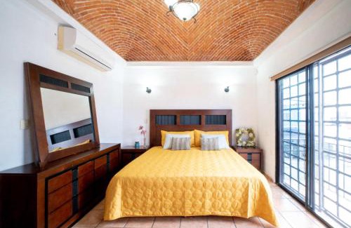 Chetumal House | PENINSULA STAYS 3 BR House & AC + Private Parking + FAST WIFI