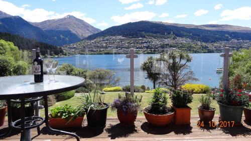 Kelvin Heights House | Peninsular Lakefront