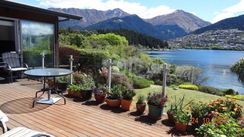 Kelvin Heights House | Peninsular Lakefront