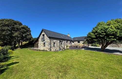Dinas Cottage | Penlan - Three Bedroom Cottage, Sleeps 6