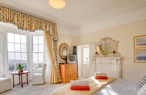 Crynant House | Penmaen House in the beautiful Swansea