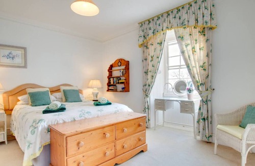 Crynant House | Penmaen House in the beautiful Swansea