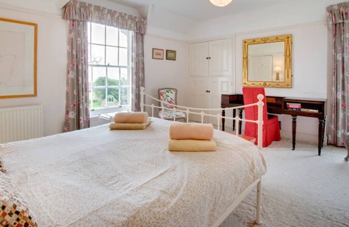 Crynant House | Penmaen House in the beautiful Swansea