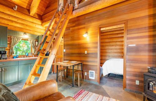 Oak Harbor House | Penn Cove Overlook by AvantStay Cabin w Views