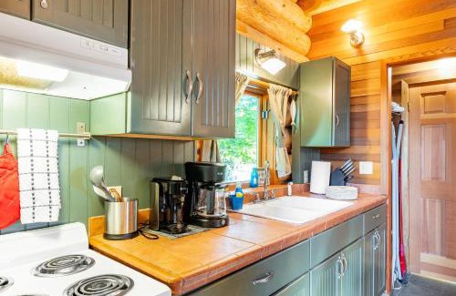 Oak Harbor House | Penn Cove Overlook by AvantStay Cabin w Views