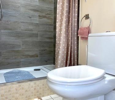 Havering Park Apartment | Penn Gardens Standard Studio - 4