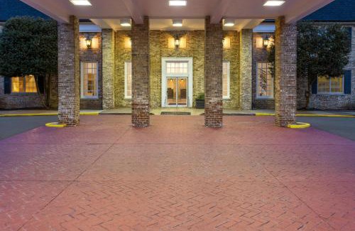 Wormleysburg Hotel | Penn Harris Hotel Harrisburg, Trademark by Wyndham