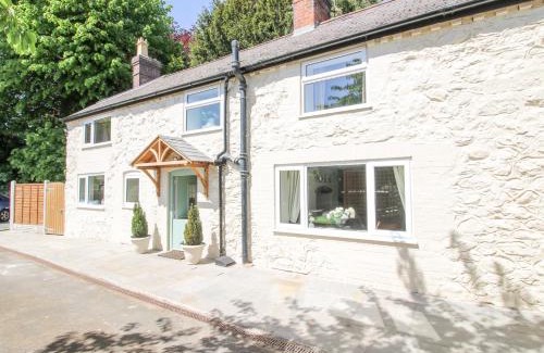 Maesbury Marsh House | Pennal Cottage