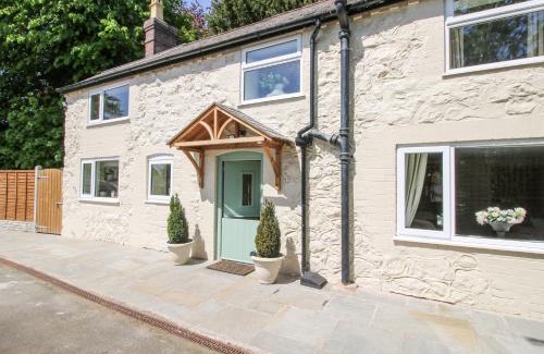Maesbury Marsh House | Pennal Cottage