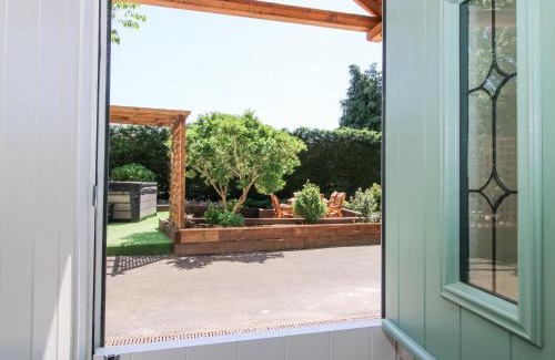 Maesbury Marsh House | Pennal Cottage