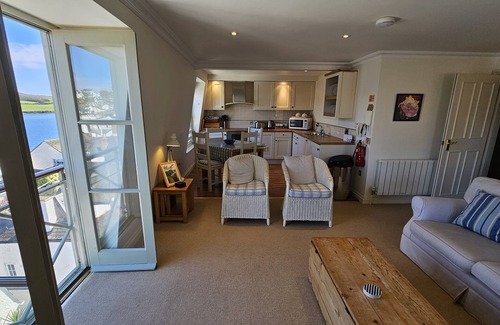 St. Mawes Cottage | Pennant - an apartment that sleeps 4 guests in 2 bedrooms