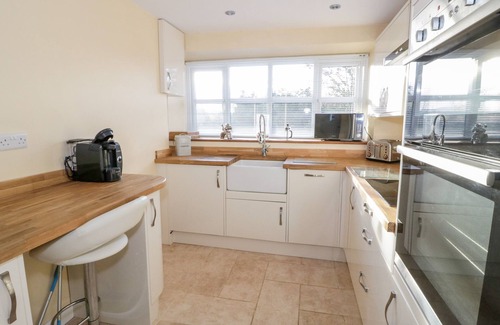 Henllan Cottage | PENNANT, pet friendly, country holiday cottage in Henllan
