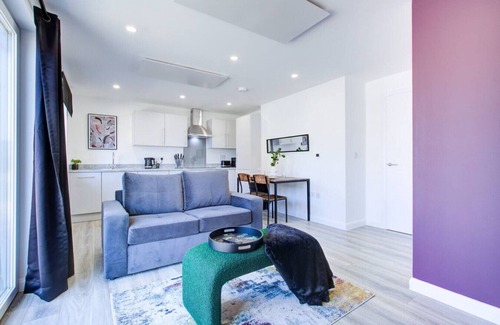 Willesborough Apartment | Penny Place Retreat – Central 2BED 2BATH by Station + Free Parking
