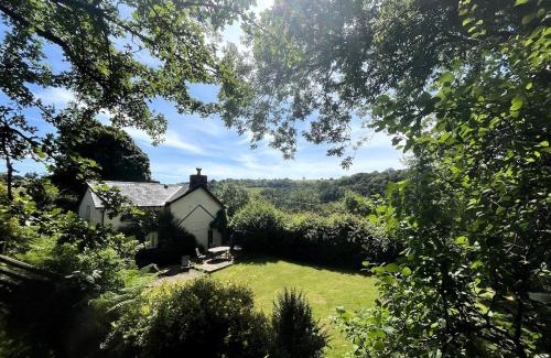 Carmarthen House | Penrhiw Cottage