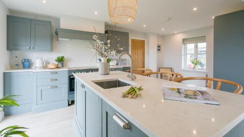 Ty Croes House | Penrhyn Isa Un