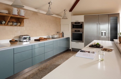 Constantine Bay Cottage | Penrich - Constantine Bay - a luxury house that sleeps 6 guests in 3 bedrooms