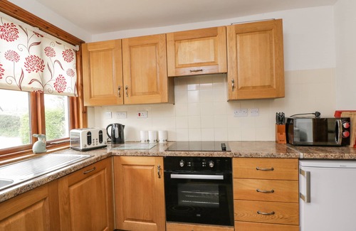 Abergavenny Cottage | PENROSE COTTAGE, family friendly, with a garden in Govilon