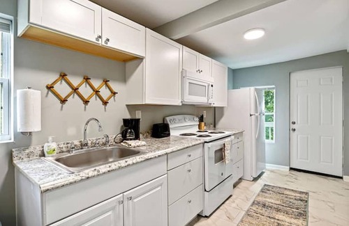 South Pensacola House | Pensacola Baptist Hospital 2 Bedroom Apartment