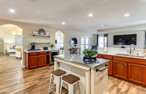 Brent House | Pensacola Home w/Private Lanai, 9 Mi to Downtown!