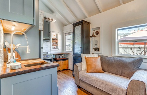 East Hill Apartment | Pensacola Studio Bungalow < 1 Mi to Bayview Park!