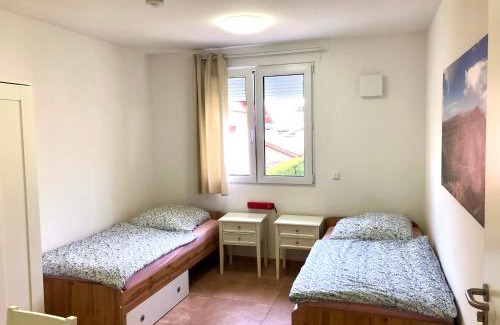 Griesstatt Apartment | Pension Chen, 2 Doppelzimmer , EBK, separater Balkon