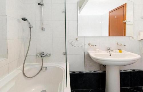 Koenigsbrunn Apartment | Pension De Lux Königsbrunn