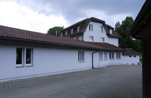 Kloten House | Pension Geerlisburg