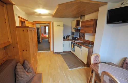 Stuhlfelden Apartment | Pension Grubhof FW C, Stuhlfelden, sunny location, valley view, family-friendly.