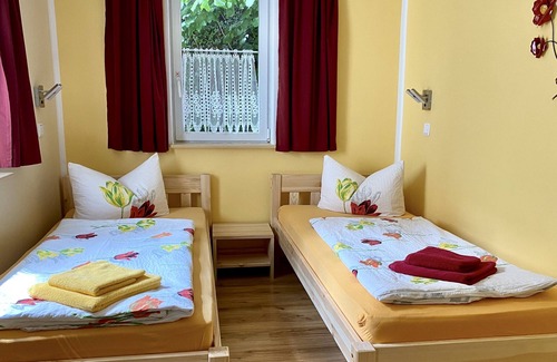 Eisenach House | Pension "Metilstein" on Eisenach's local mountain opposite Wartburg Castle
