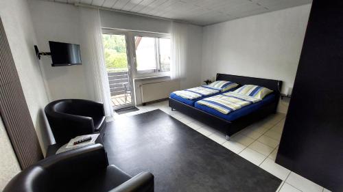 Sankt Aldegund Apartment | Pension Mosella , Wohnung mit Balkon und Moselblick