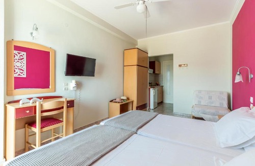 Votsi House | Pension Oniro
