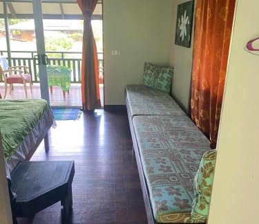 Teahupo'o Bed & Breakfast | Pension Reva Teahupoo