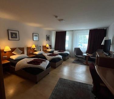 Broderstorf House | Pension Rooms