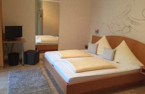 Friedrichshofen-Hollerstauden Bed & Breakfast | Pension Wagner