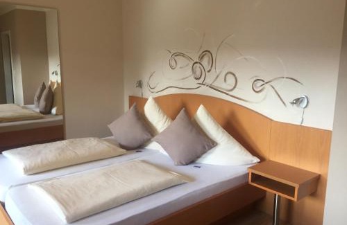 Friedrichshofen-Hollerstauden Bed & Breakfast | Pension Wagner