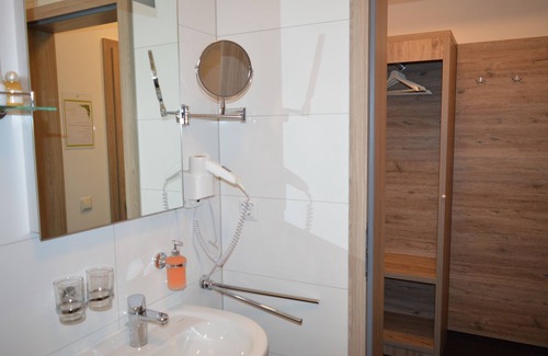 Rhein-Erft-Kreis District House | Pension "zur Traube"