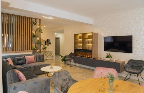 Sanmartin House | Pensiune JOY