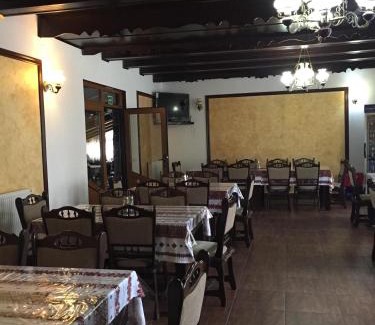 Sapinta House | Pensiune Restaurant la Pogace