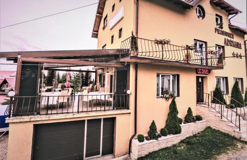 Lupeni House | Pensiunea Adriana Straja