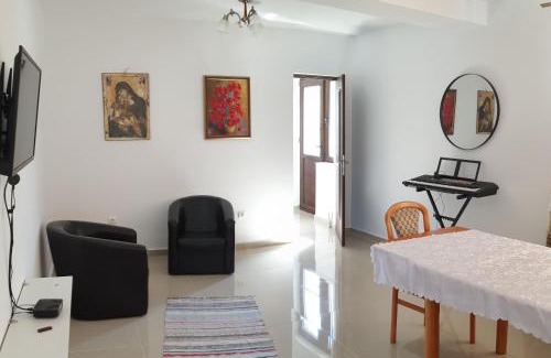 Izvoarele House | PENSIUNEA AGROTURISTICĂ ANGHELIKI