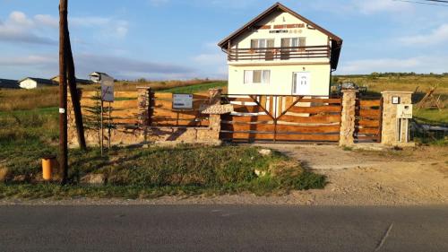 Nusfalau House | Pensiunea agroturistica Casa Sirca
